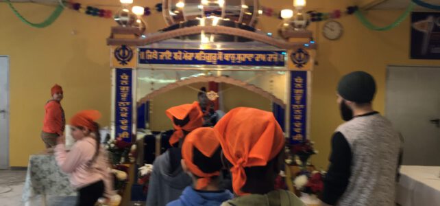 Courage Club der Brüder-Grimm-Schule besucht den Gurdwara-Singh Shabha Courage Club der Brüder-Grimm-Schule besucht den Gurdwara-Singh Shabha