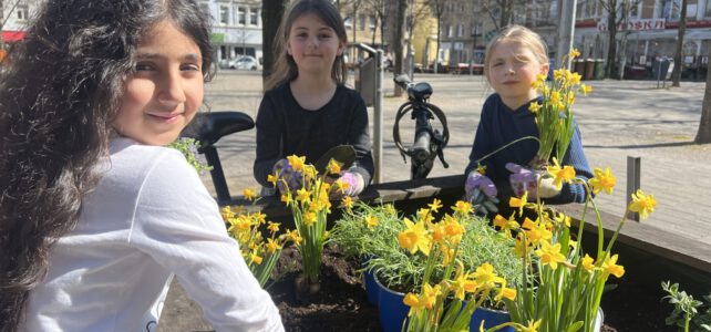 Unsere Garten-AG bringt den Altmarkt zum Blühen! Unsere Garten-AG bringt den Altmarkt zum Blühen!